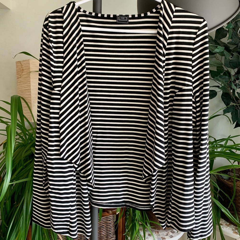 Black & white striped cardigan top. size large. THX